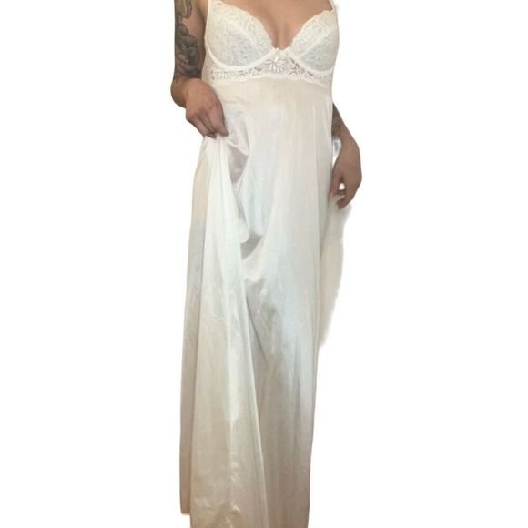 Vintage Olga White & Ivory Floor Length Bridal Negligee - Picture 7 of 10
